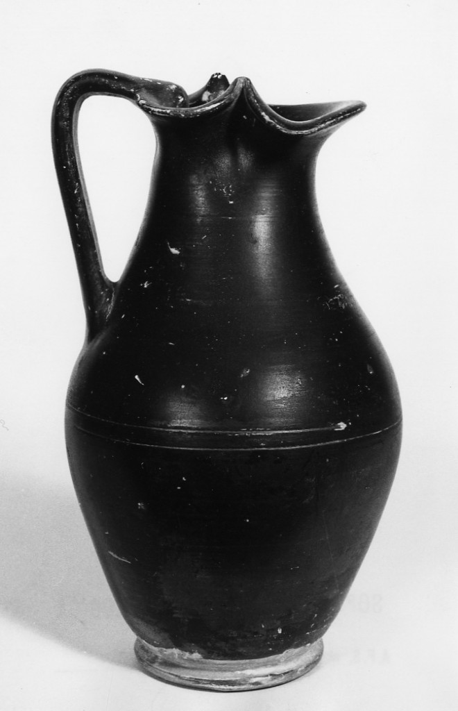 oinochoe a bocca trilobata - fabbrica locale (sec. IV a.C)