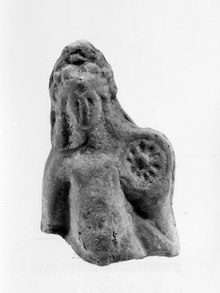 figura maschile stante (terracotta figurata) - fabbrica locale (sec. IV a.C)