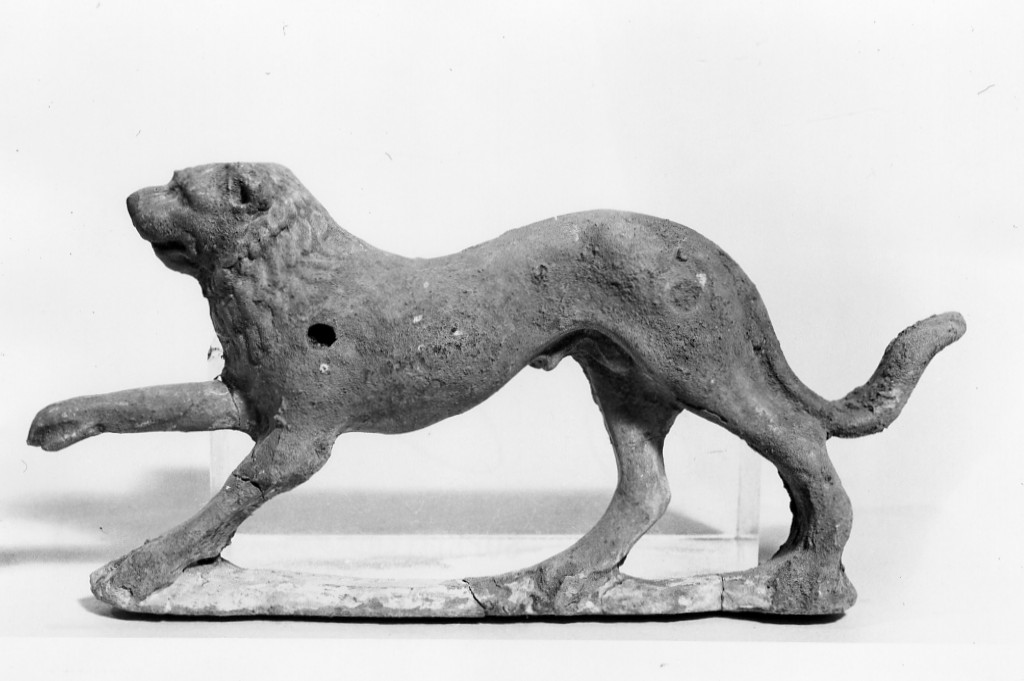 leone (applique) - fabbrica tarantina (fine/ inizio secc. IV a.C.-III a.C)