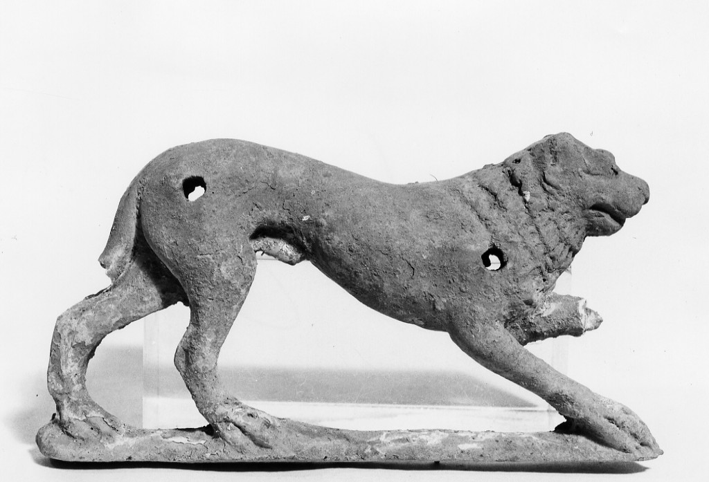 leone (applique) - fabbrica tarantina (fine/ inizio secc. IV a.C.-III a.C)