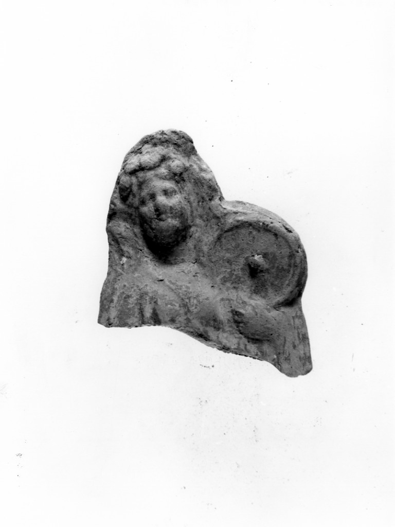 Polyboia (terracotta figurata/ frammento, culto di Apollo-Hyakinthos) - fabbrica tarantina (secc. IV a.C.-III a.C)