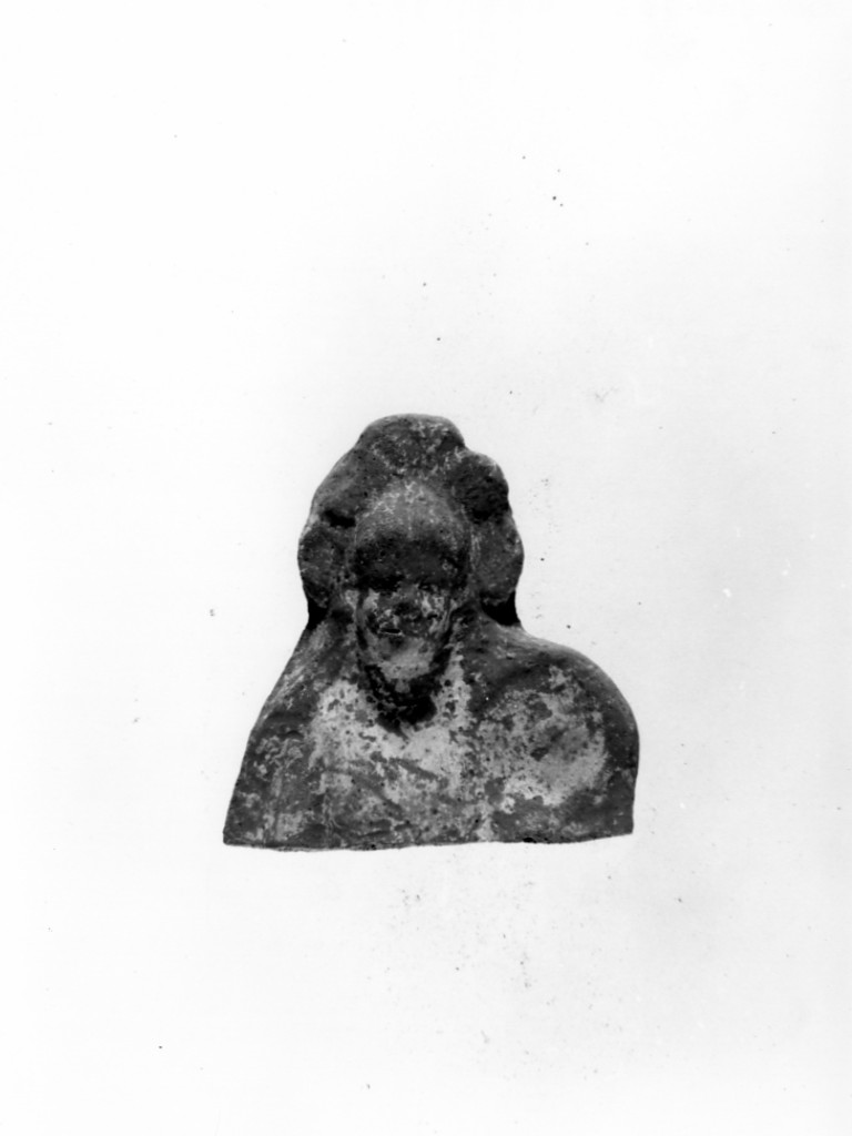 Polyboia (terracotta figurata/ frammento, culto di Apollo-Hyakinthos) - fabbrica tarantina (secc. IV a.C.-III a.C)