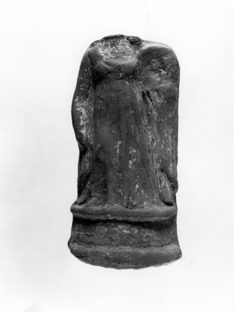 Polyboia (terracotta figurata, culto di Apollo-Hyakinthos) - fabbrica tarantina (secc. IV a.C.-III a.C)