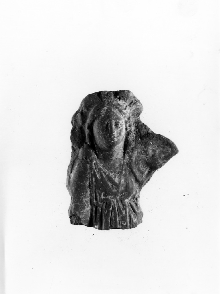 Polyboia (terracotta figurata, culto di Apollo-Hyakinthos) - fabbrica tarantina (secc. IV a.C.-III a.C)