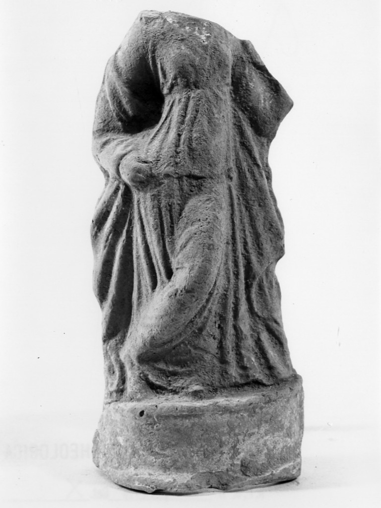 Polyboia (terracotta figurata, culto di Apollo-Hyakinthos) - fabbrica tarantina (secc. IV a.C.-III a.C)