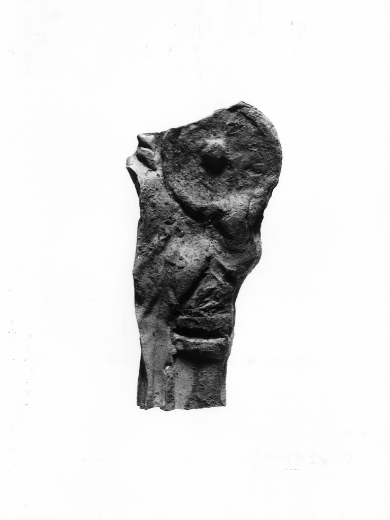 terracotta figurata/ frammento, culto di Apollo-Hyakinthos - fabbrica tarantina (secc. IV a.C.-III a.C)