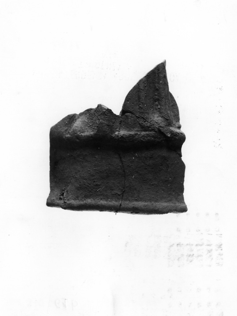 terracotta figurata/ frammento, culto di Apollo-Hyakinthos - fabbrica tarantina (secc. IV a.C.-III a.C)