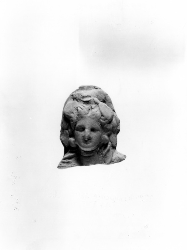 Polyboia (terracotta figurata/ frammento, culto di Apollo-Hyakinthos) - fabbrica tarantina (secc. IV a.C.-III a.C)