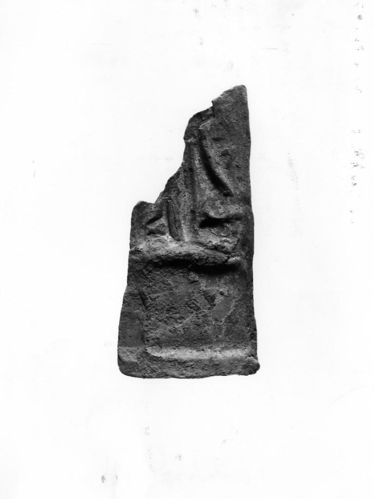 terracotta figurata/ frammento, culto di Apollo-Hyakinthos - fabbrica tarantina (secc. IV a.C.-III a.C)