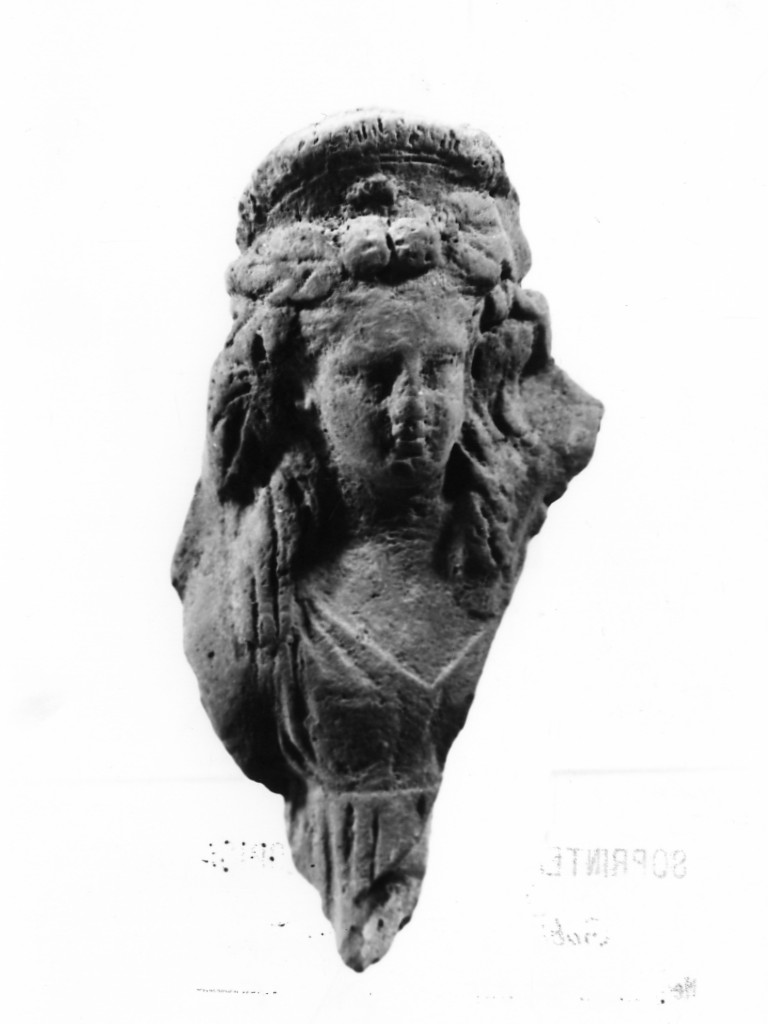 Polyboia (terracotta figurata, culto di Apollo-Hyakinthos) - fabbrica tarantina (secc. IV a.C.-III a.C)