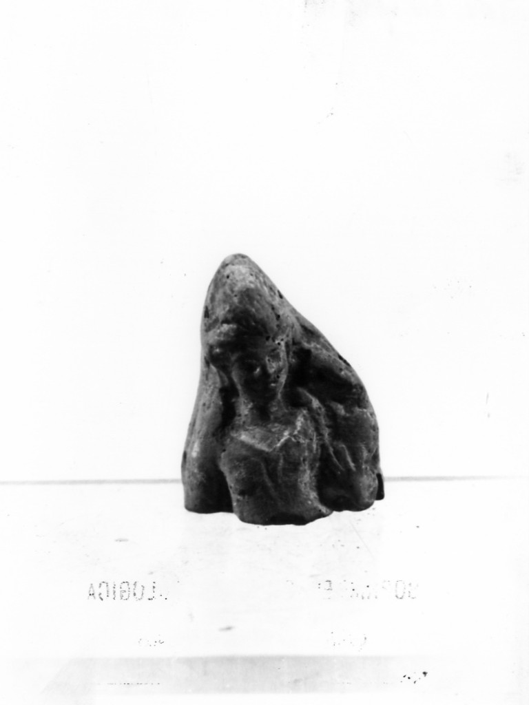 Polyboia (terracotta figurata/ frammento, culto di Apollo-Hyakinthos) - fabbrica tarantina (secc. IV a.C.-III a.C)