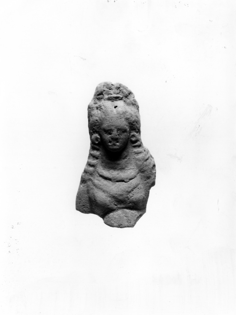 Polyboia (terracotta figurata, culto di Apollo-Hyakinthos) - fabbrica tarantina (secc. IV a.C.-III a.C)