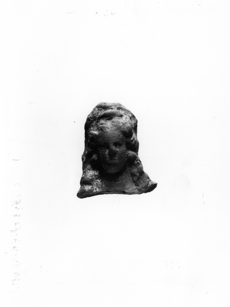 Polyboia (terracotta figurata/ frammento, culto di Apollo-Hyakinthos) - fabbrica tarantina (secc. IV a.C.-III a.C)