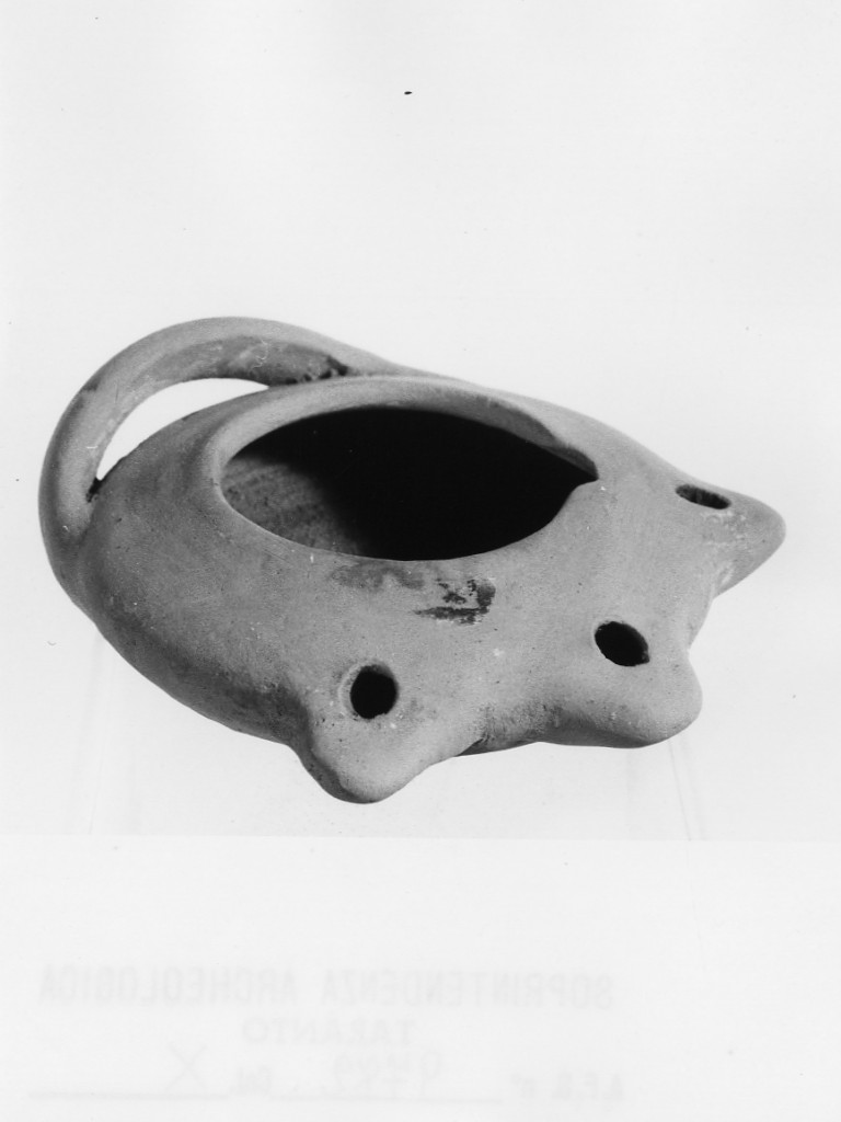 lucerna trilicne - produzione locale (fine sec. IV a.C)