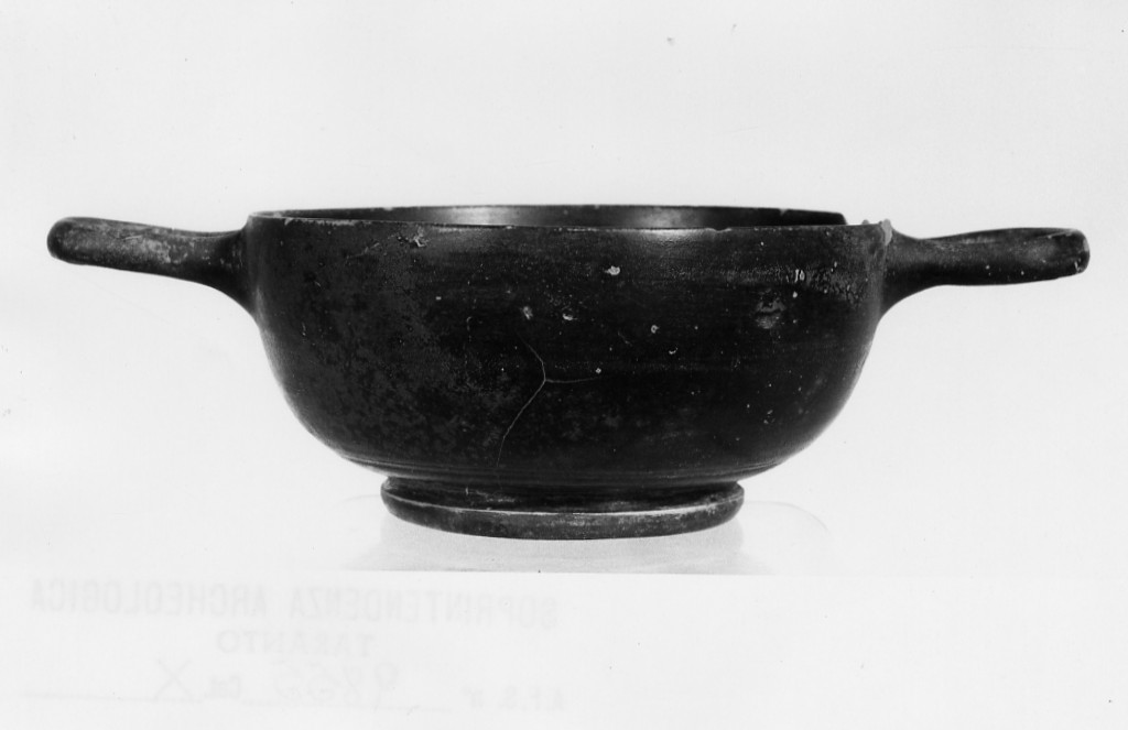 tazza - produzione locale (metà sec. IV a.C)