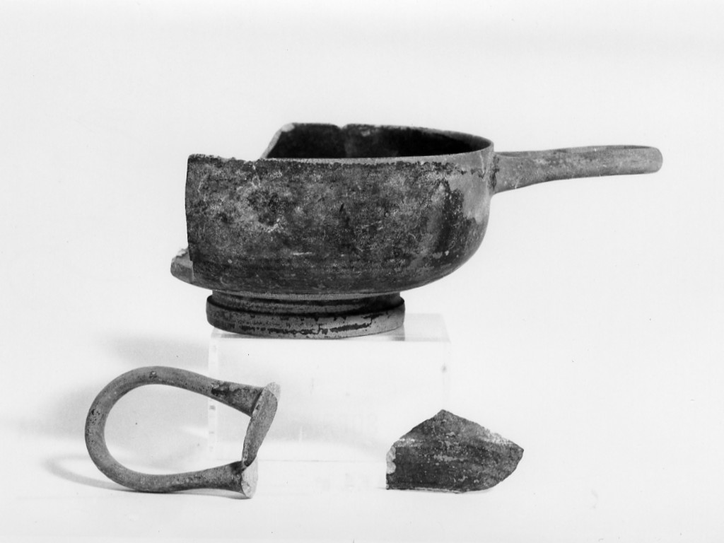 kylix - produzione apula (seconda metà sec. IV a.C)