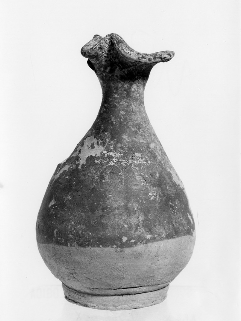 oinochoe a bocca trilobata - fabbrica locale (secc. IV a.C.-III a.C)