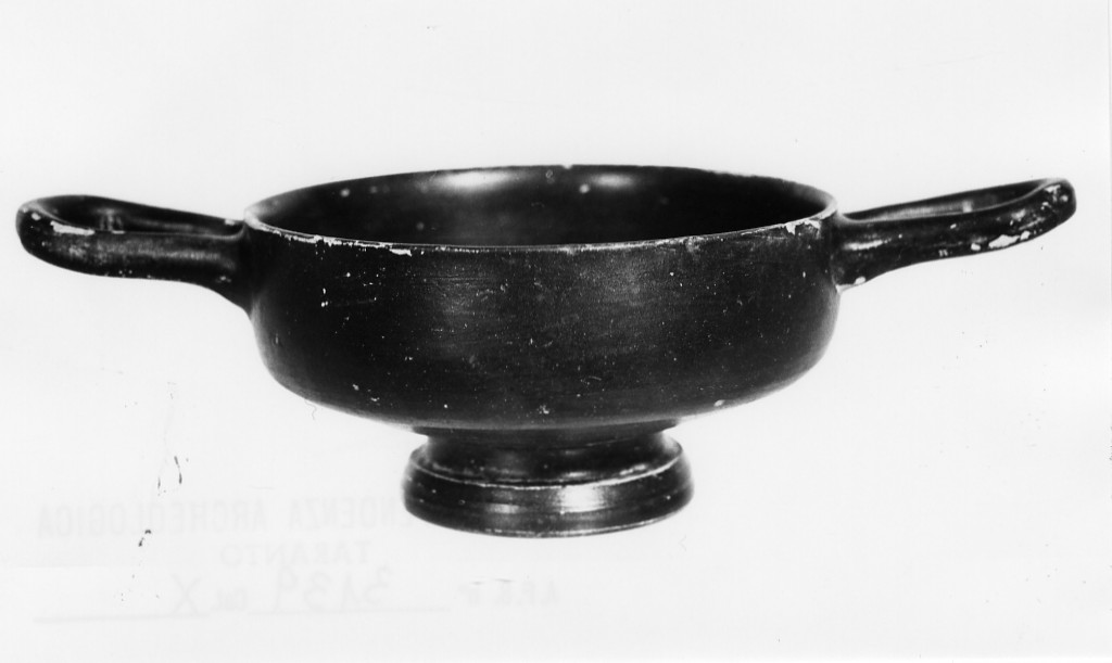 tazza - fabbrica tarantina (inizio sec. III a.C)