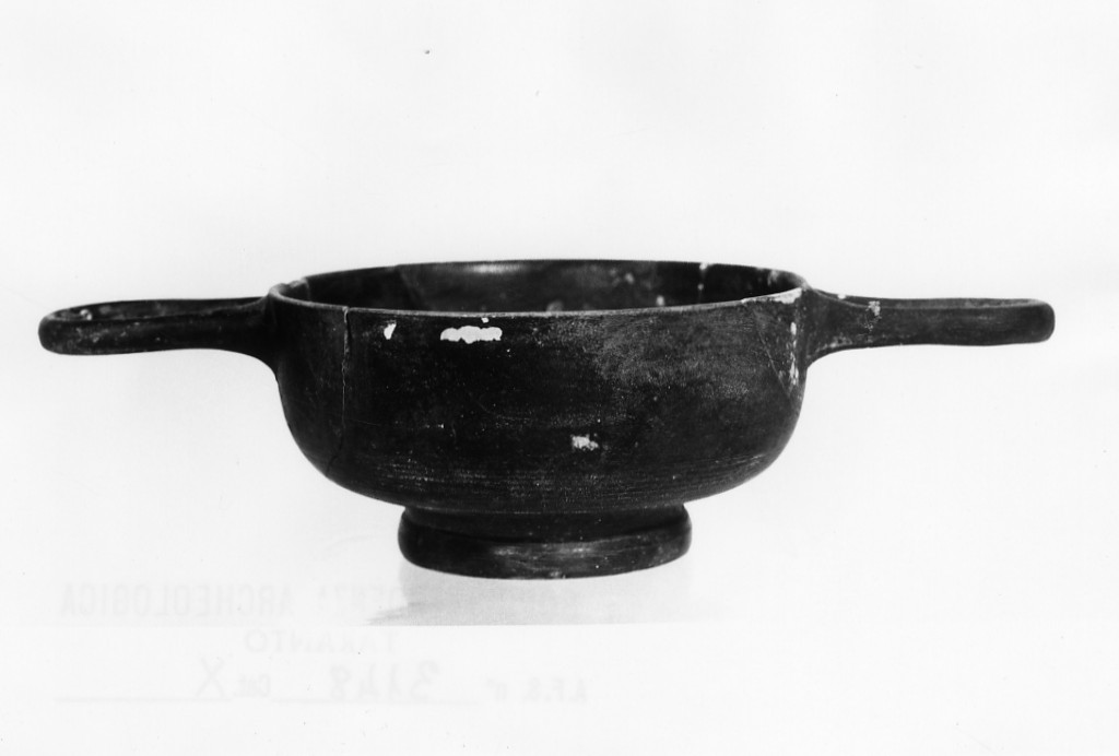 tazza - fabbrica tarantina (fine/ inizio secc. IV a.C.-III a.C)