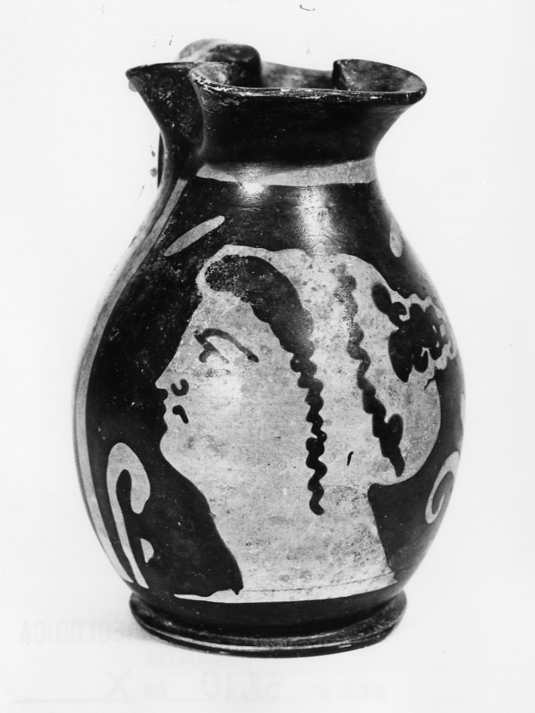 oinochoe a bocca trilobata - fabbrica tarantina (inizio sec. III a.C)