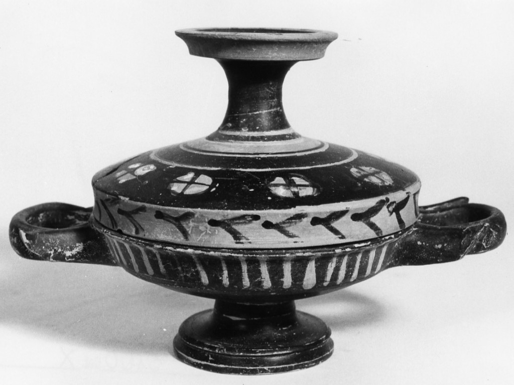 lekane con coperchio - fabbrica apula (fine sec. IV a.C)