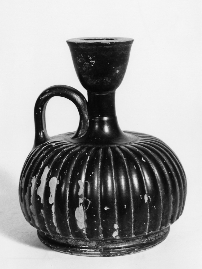 lekythos aryballica - fabbrica tarantina (metà/ fine sec. IV a.C)