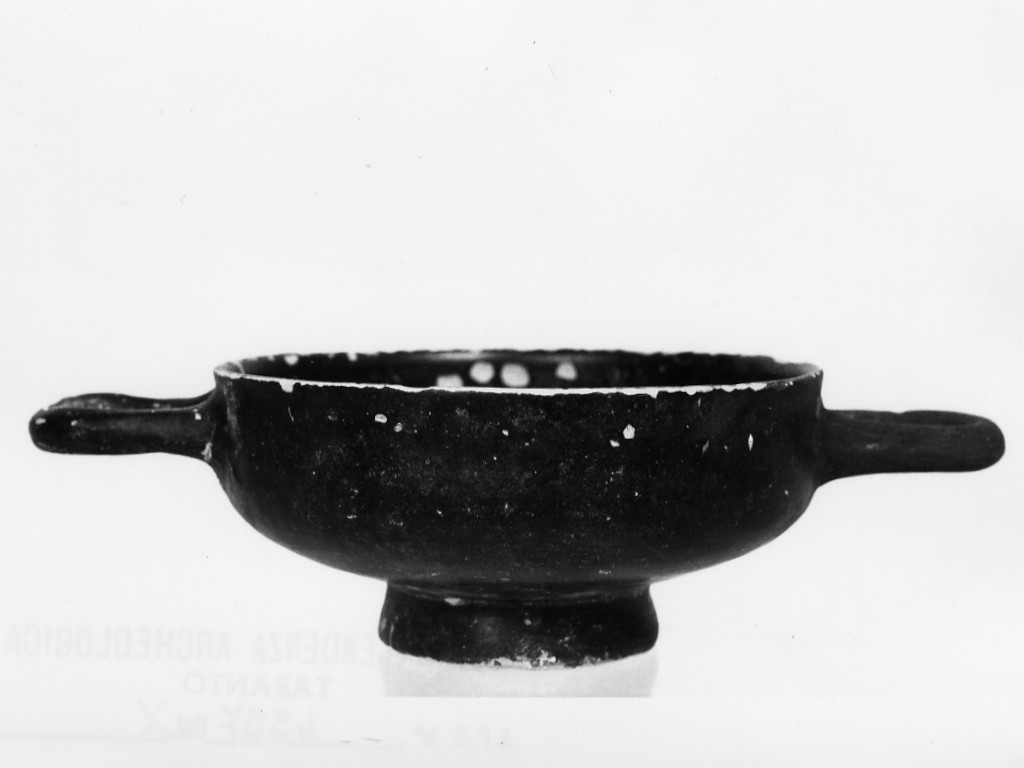 tazza - fabbrica locale (fine/ inizio secc. IV a.C.-III a.C)