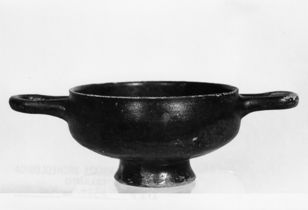tazza - fabbrica locale (fine/ inizio secc. IV a.C.-III a.C)