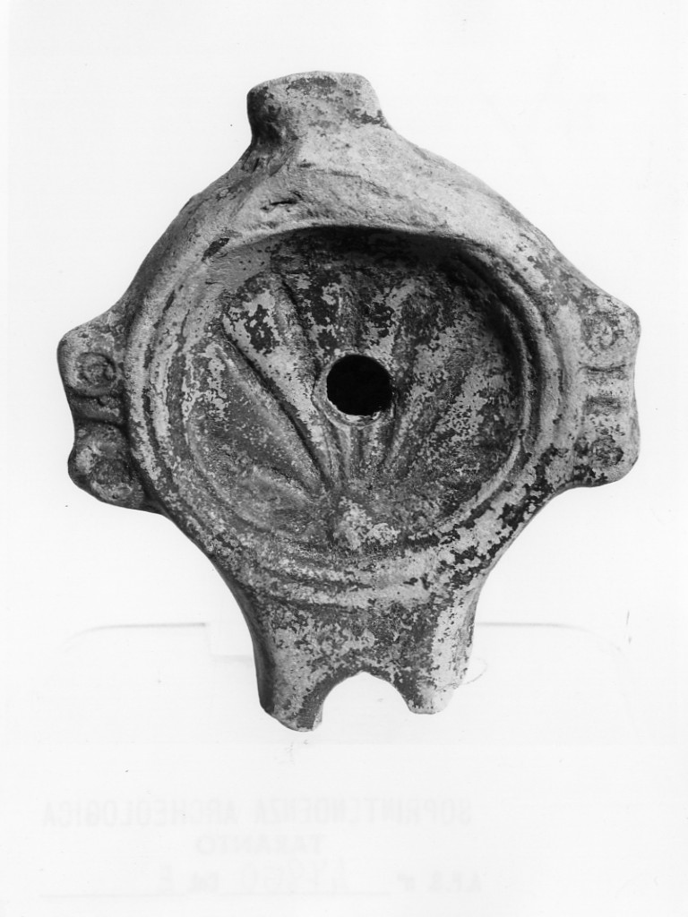 lucerna monolicne - fabbrica locale (fine sec. I a.C)