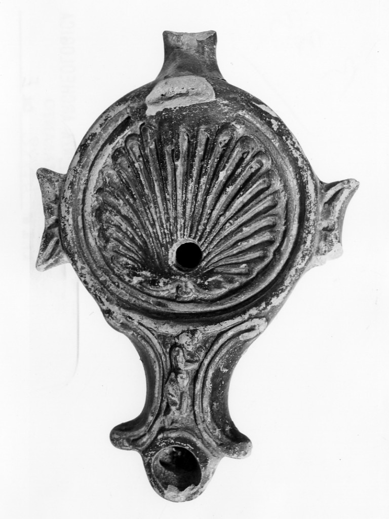 lucerna monolicne, Deneauve, tipo III - fabbrica locale (fine sec. I a.C)