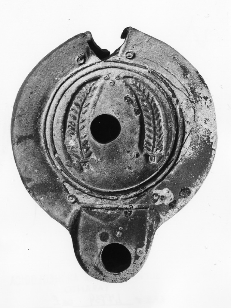 lucerna monolicne, Deneauve, tipo VIIA - fabbrica dell'Italia meridionale (seconda metà sec. I d.C)