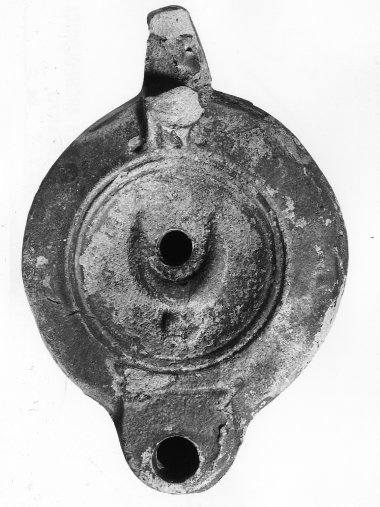 lucerna monolicne, Deneauve, tipo III - fabbrica dell'Italia meridionale (seconda metà sec. I d.C)