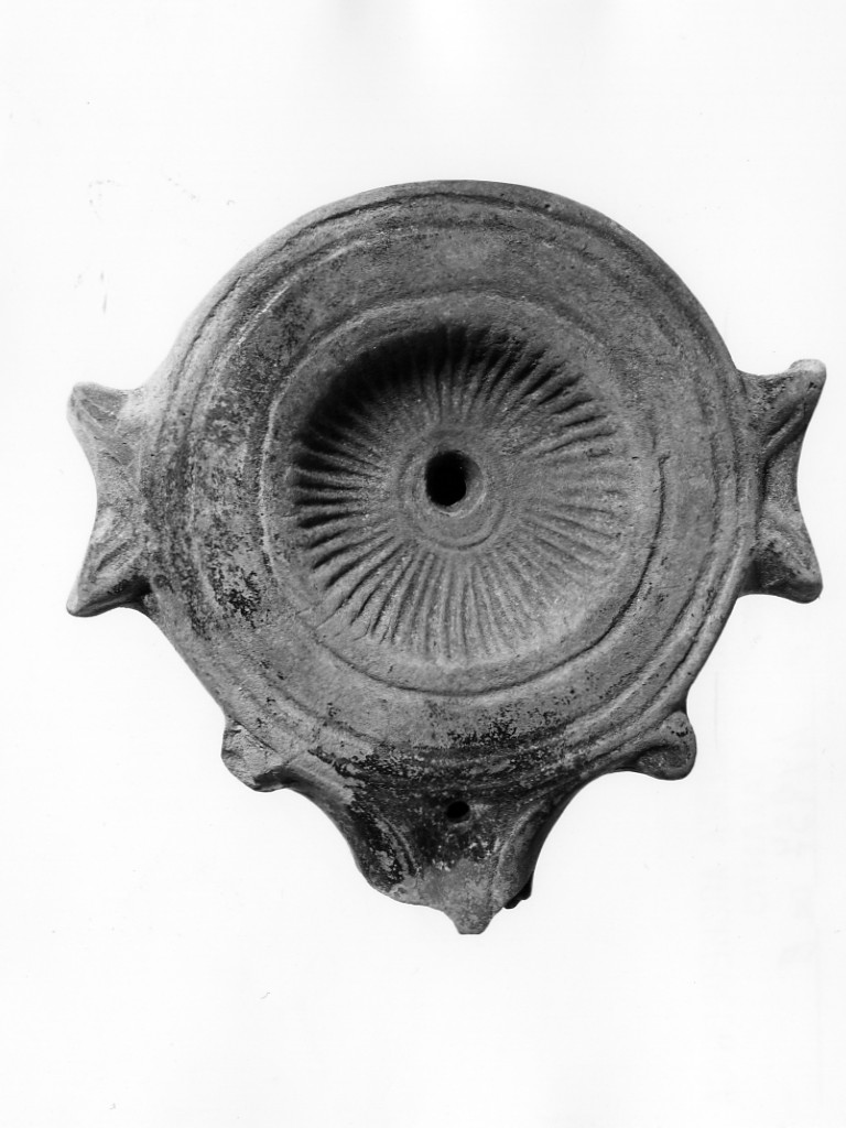 lucerna, Deneauve, tipo IVB - fabbrica locale (sec. I d.C)