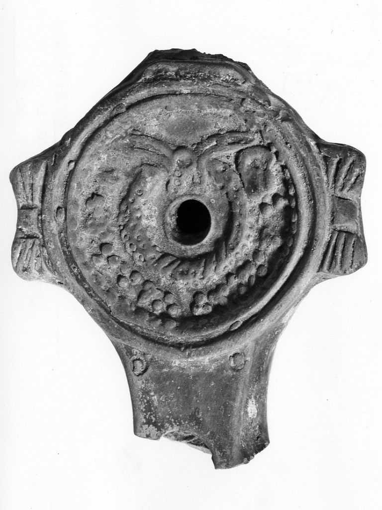 lucerna, Deneauve, tipo III (fine sec. I a.C)