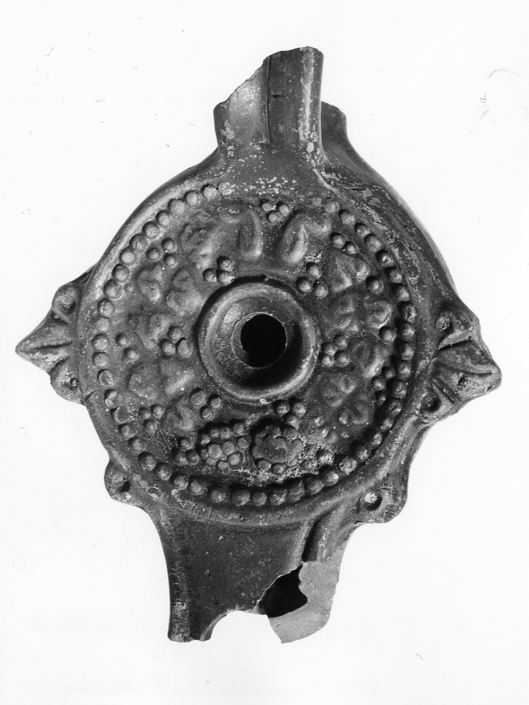 lucerna, Deneauve, tipo III (fine sec. I a.C)