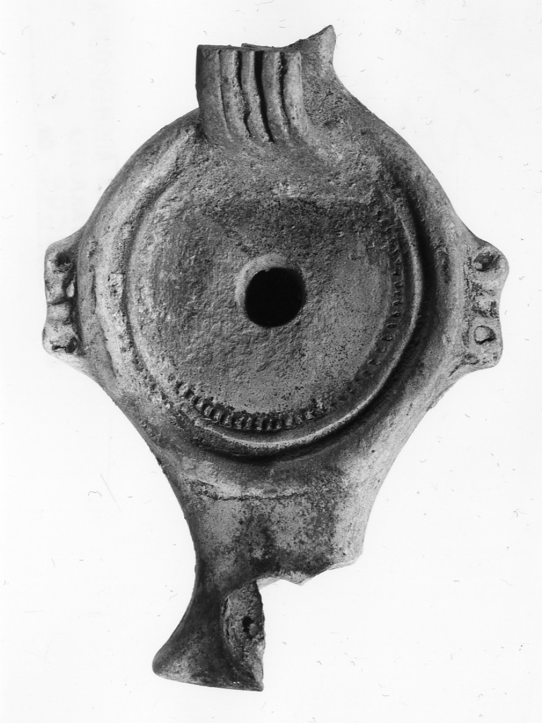 lucerna, Deneauve, tipo III (fine sec. I a.C)