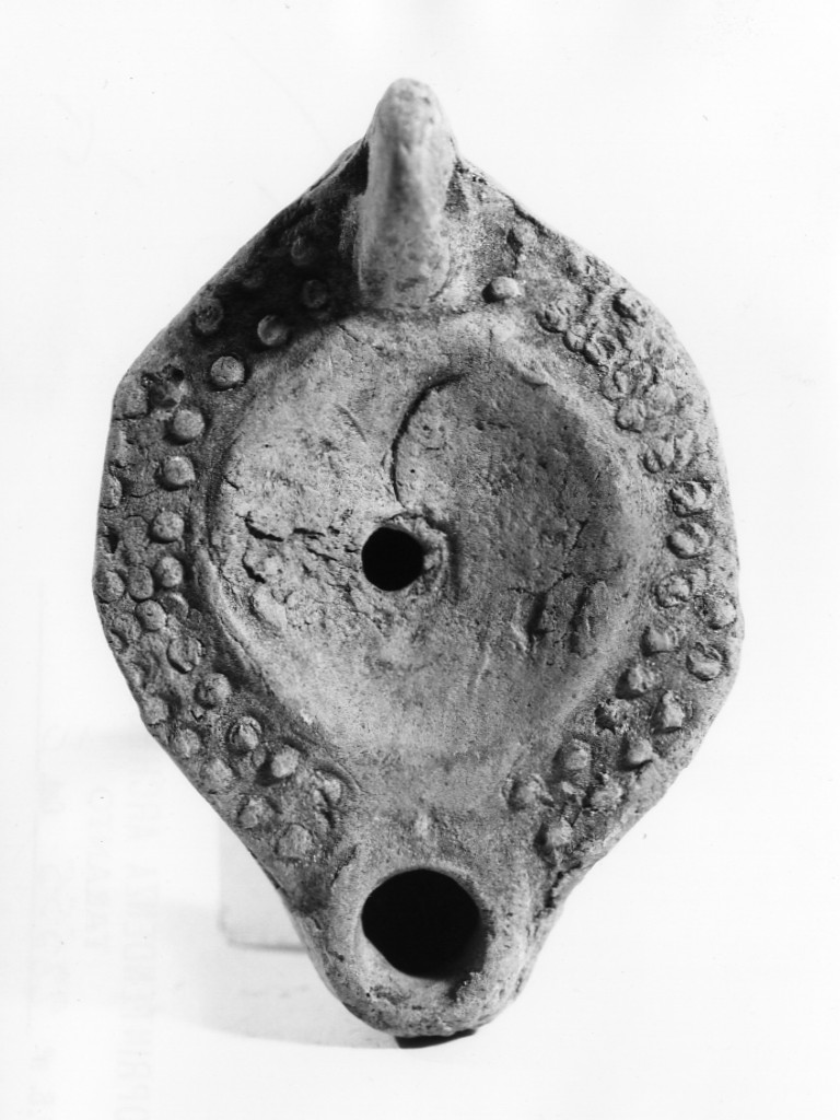 lucerna - fabbrica locale (secc. V d.C.-III d.C)