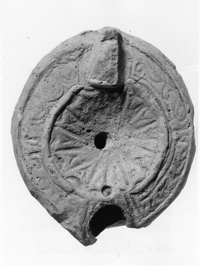 lucerna, Delplace, tipo IIIC (sec. II d.C)