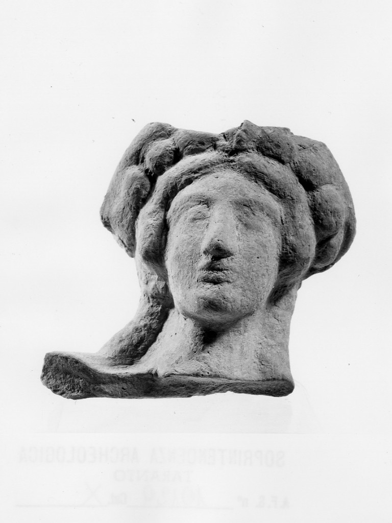 Dionysos-Hades (terracotta figurata) - fabbrica tarantina (metà sec. V a.C)