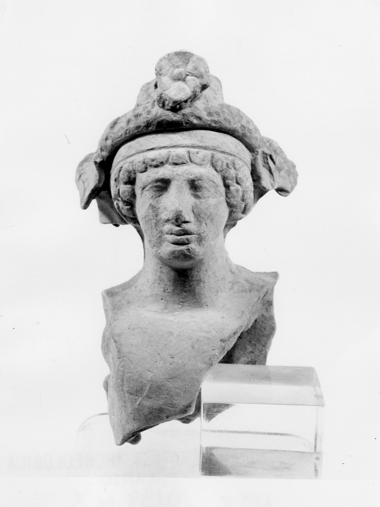 Dionysos-Hades (terracotta figurata) - fabbrica tarantina (seconda metà sec. V a.C)