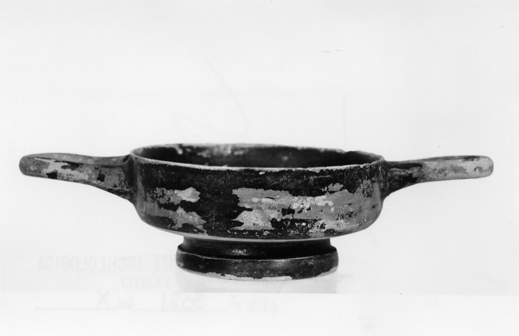 tazza - fabbrica tarantina (fine/ inizio secc. IV a.C.-III a.C)
