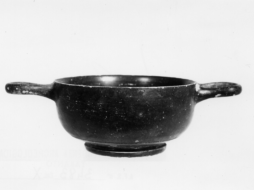 tazza - fabbrica tarantina (fine sec. IV a.C)