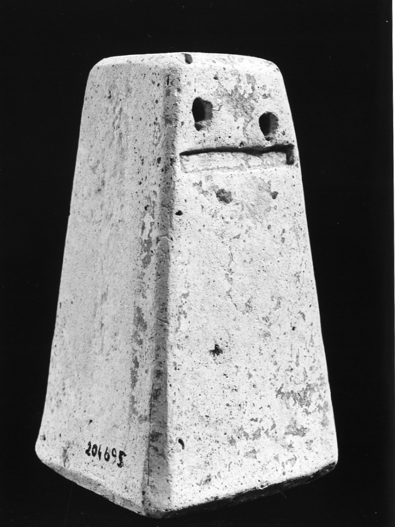 peso da telaio con iscrizione - fabbrica tarantina (secc. IV a.C.-III a.C)