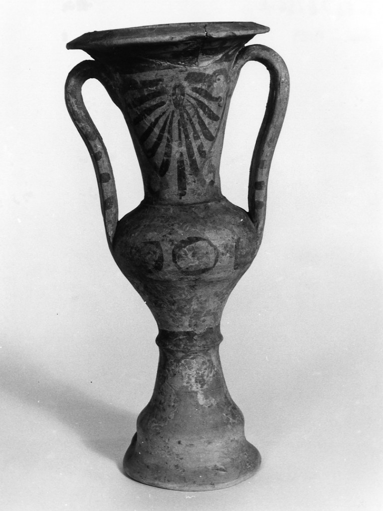 anfora votiva - officina tarantina (metà/ metà secc. IV a.C.-III a.C)