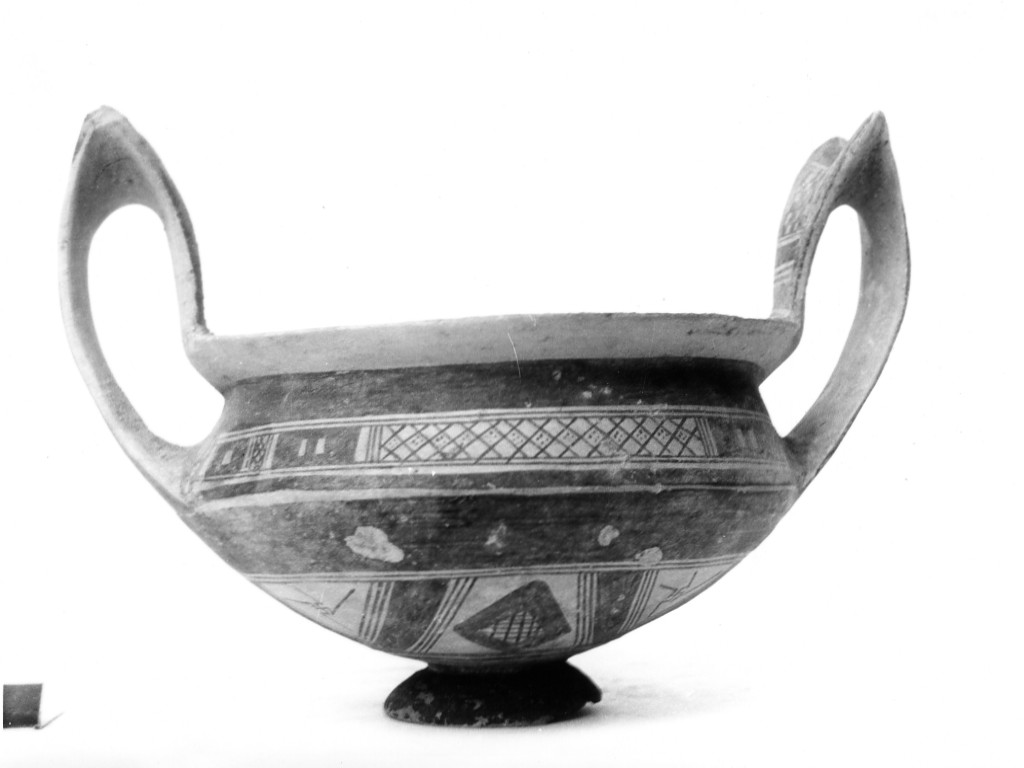 kylix - fabbrica peucezia (sec. VI a.C)