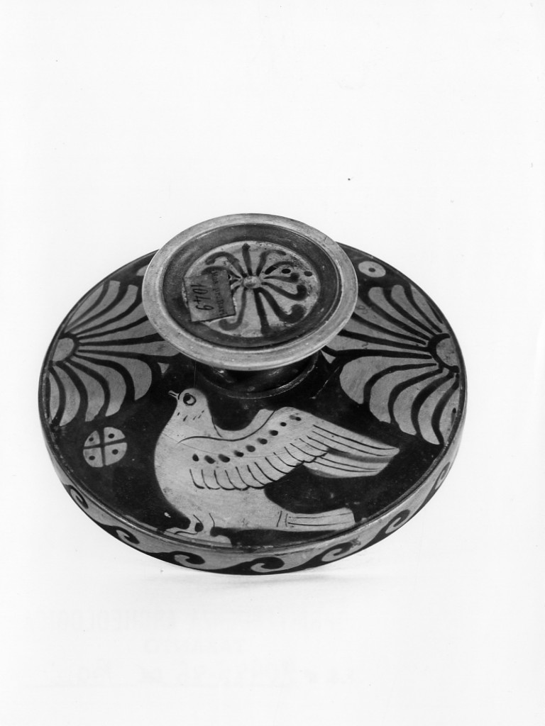 lekane/ coperchio - medio-tardo apulo (seconda metà sec. IV a.C)