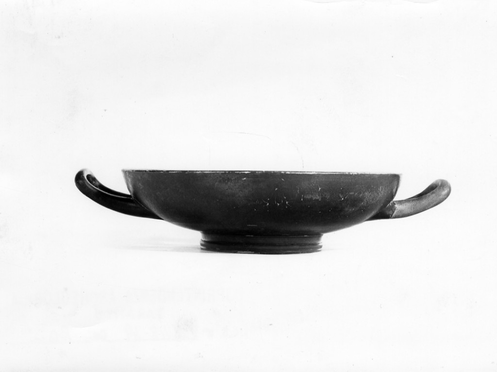 kylix - fabbrica apula (seconda metà sec. IV a.C)