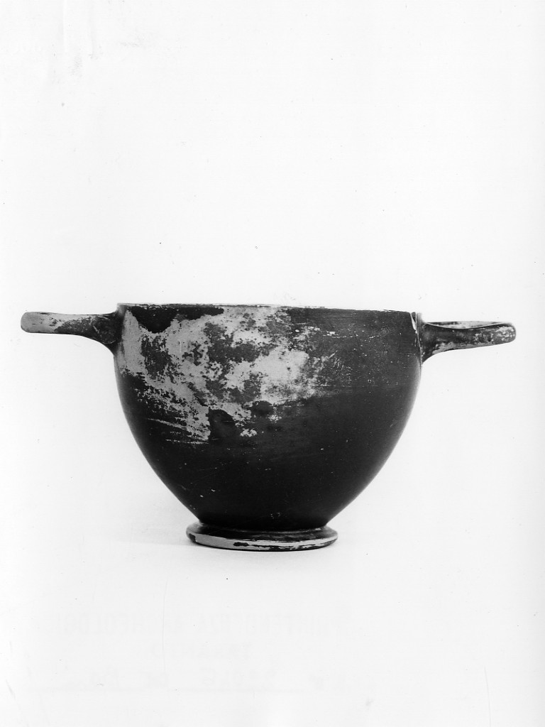 skyphos - fabbrica apula (seconda metà sec. IV a.C)