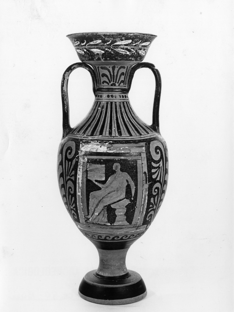 anfora, tipo panatenaico - fabbrica apula (seconda metà sec. IV a.C)