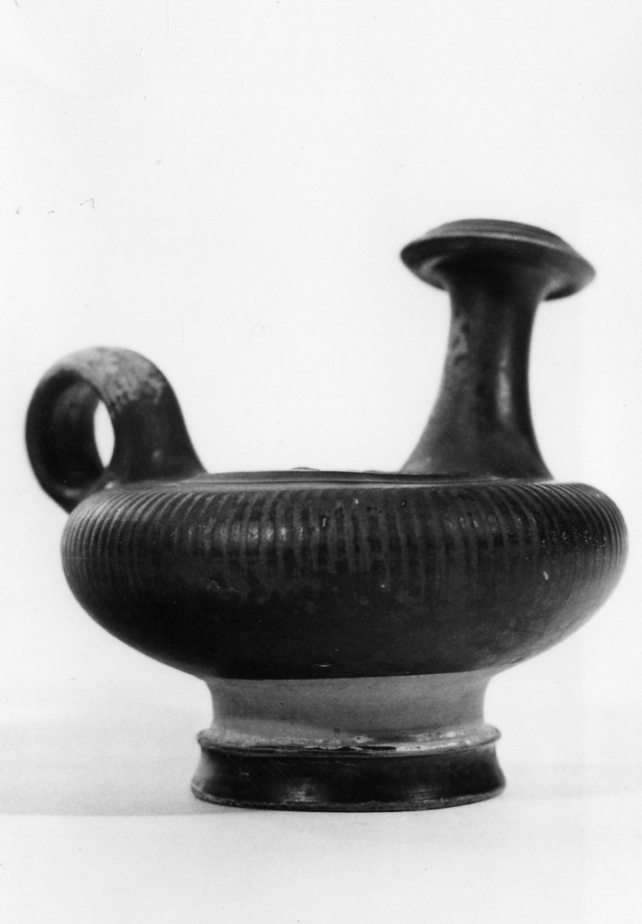 guttus - fabbrica apula (seconda metà sec. IV a.C)